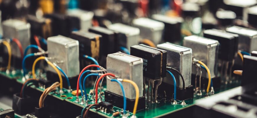 Усилительные каскады на транзисторах: как они работают и как выбрать подходящую схему
